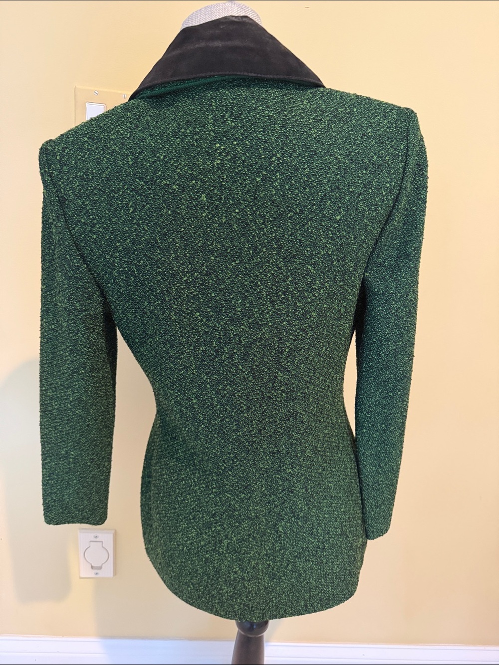 St. John Jacket - Picture 6 of 10
